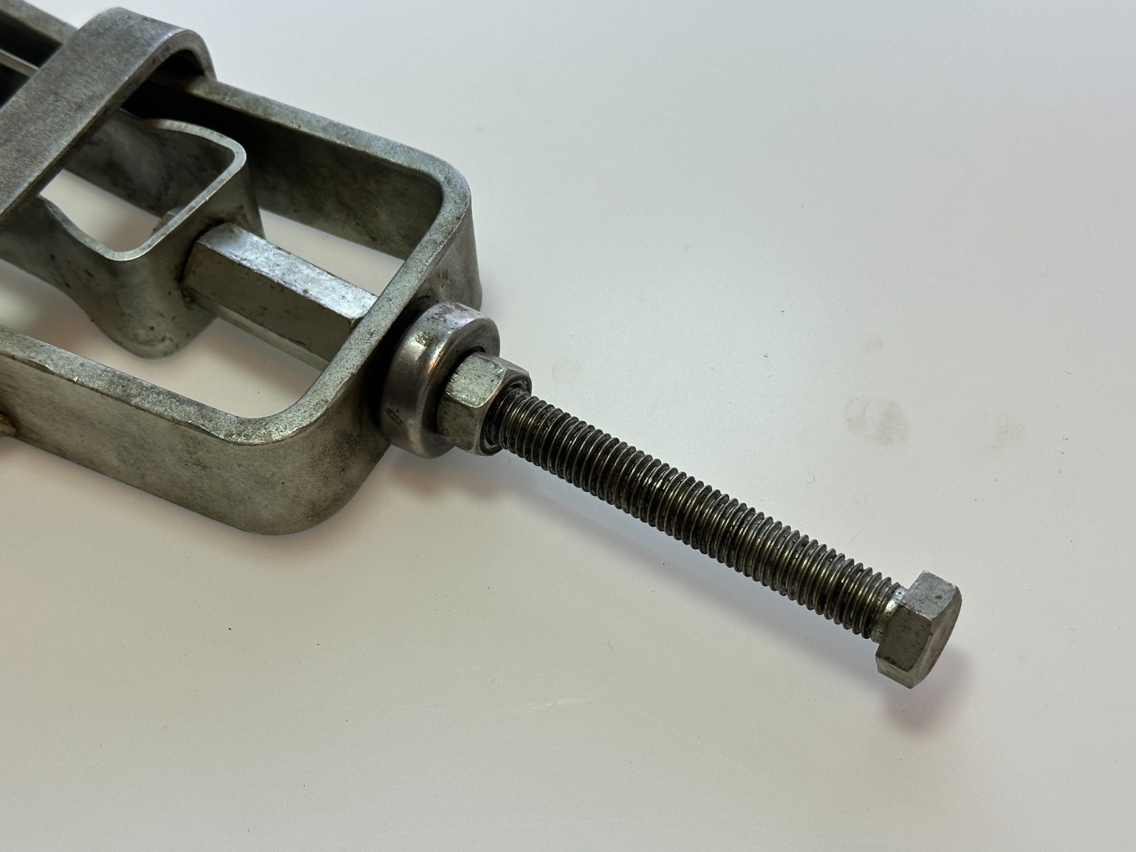 Kent-Moore Tools USA KM J-33367 Bearing Cup Puller Bridge