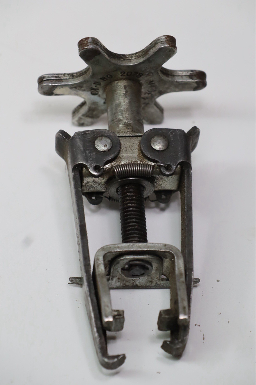 K-D Tools KD 2078 Overhead Valve Spring Twist Compressor 4″ Jaws (Good, Sharp)