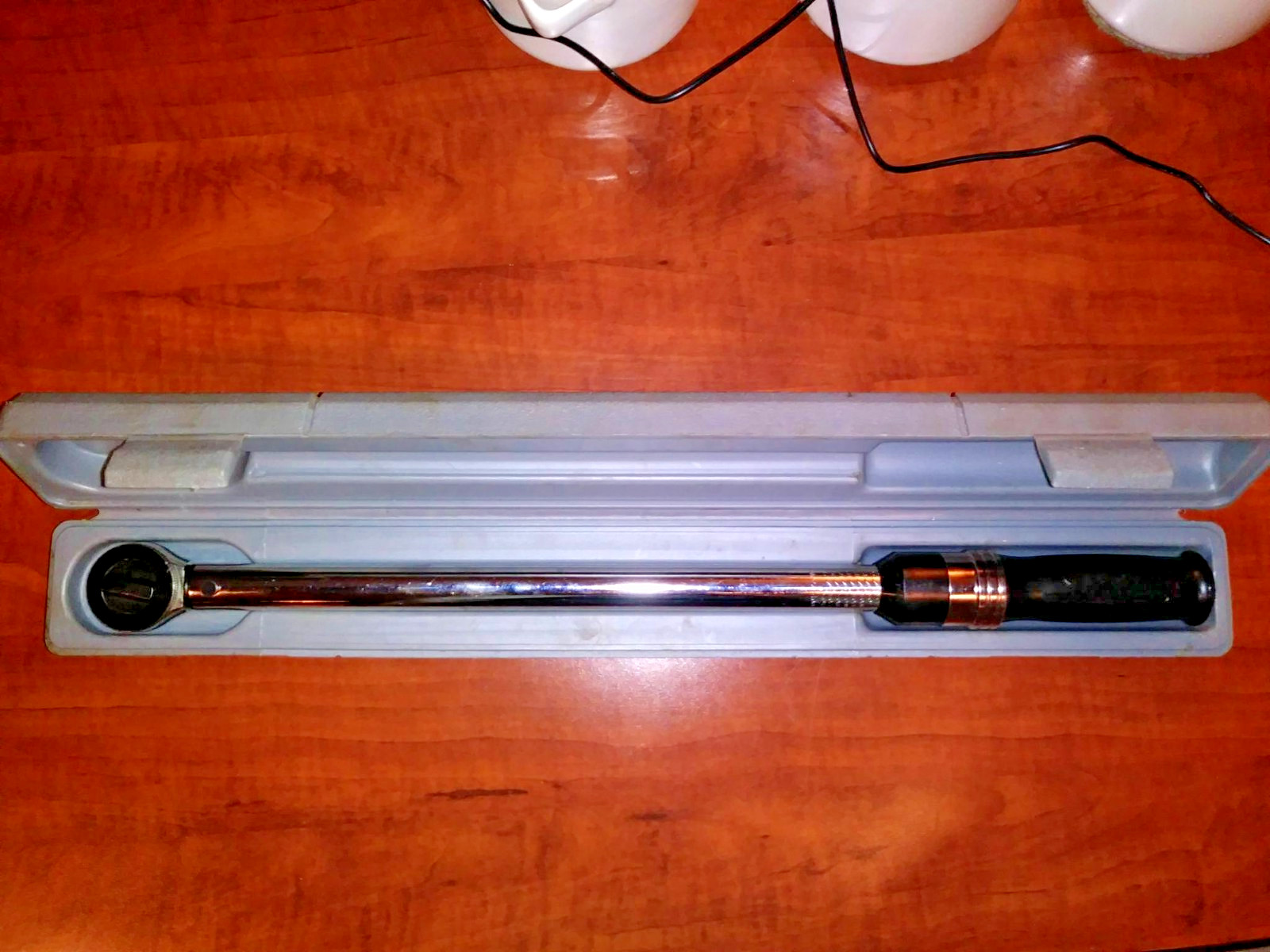 HUSKY PRO SERIES 1/2 DRIVE RATCHETING CLICK TYPE 20-250FT LBS. TORQUE REVERSIBLE