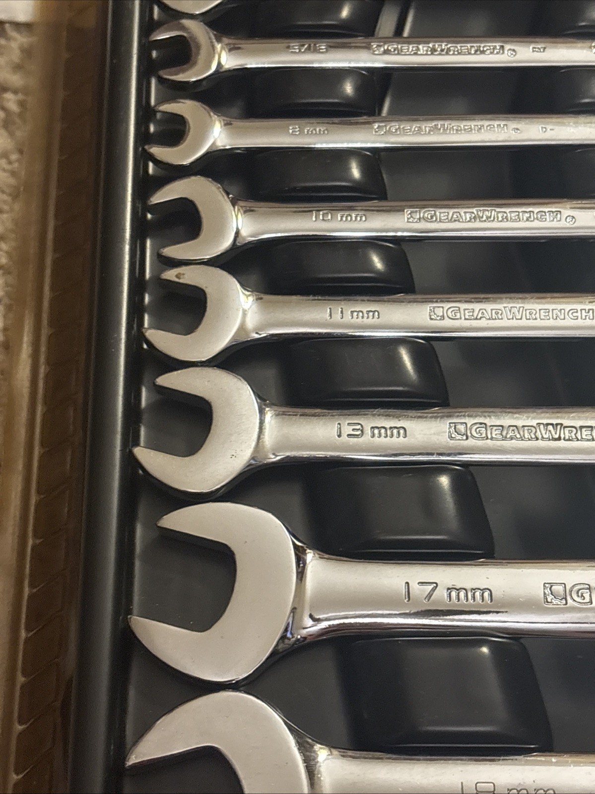 Gearwrench 32 pc Standard & Metric Set, includes bits & holder