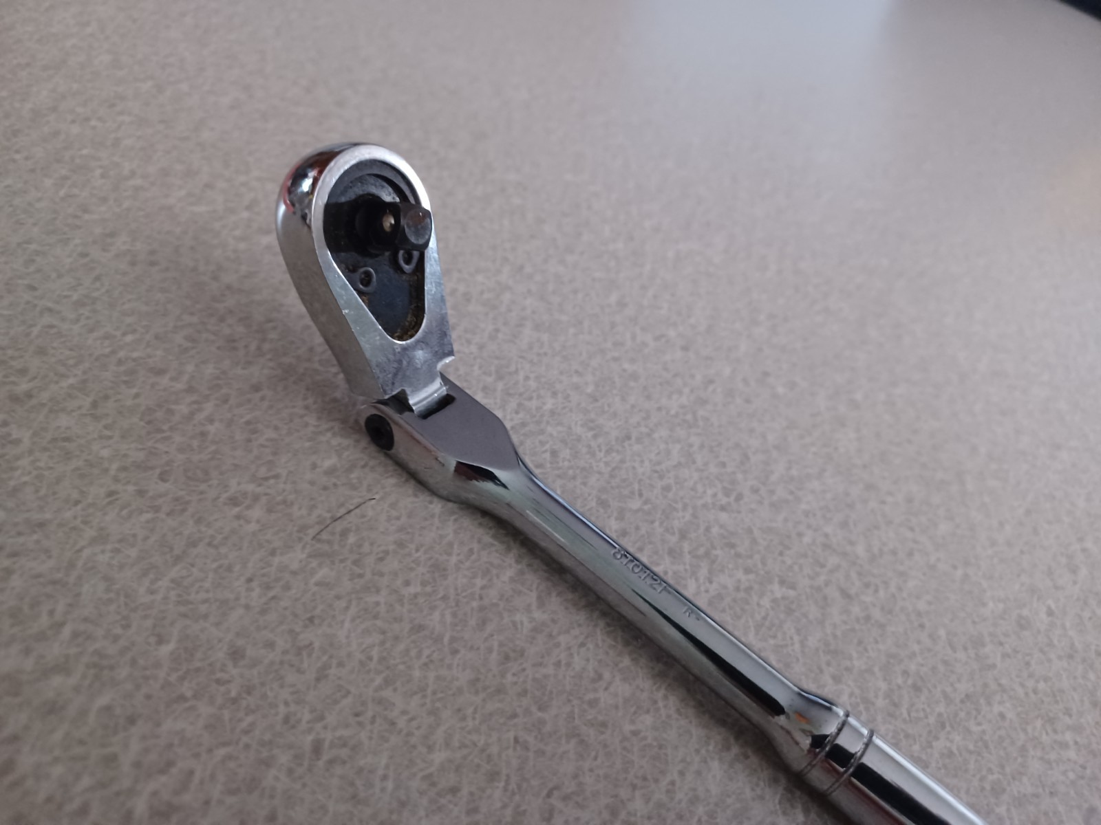 GearWrench 81012F – 84 Tooth 1/4″ Drive Flex Head Ratchet + 3/8 dr lot of 2