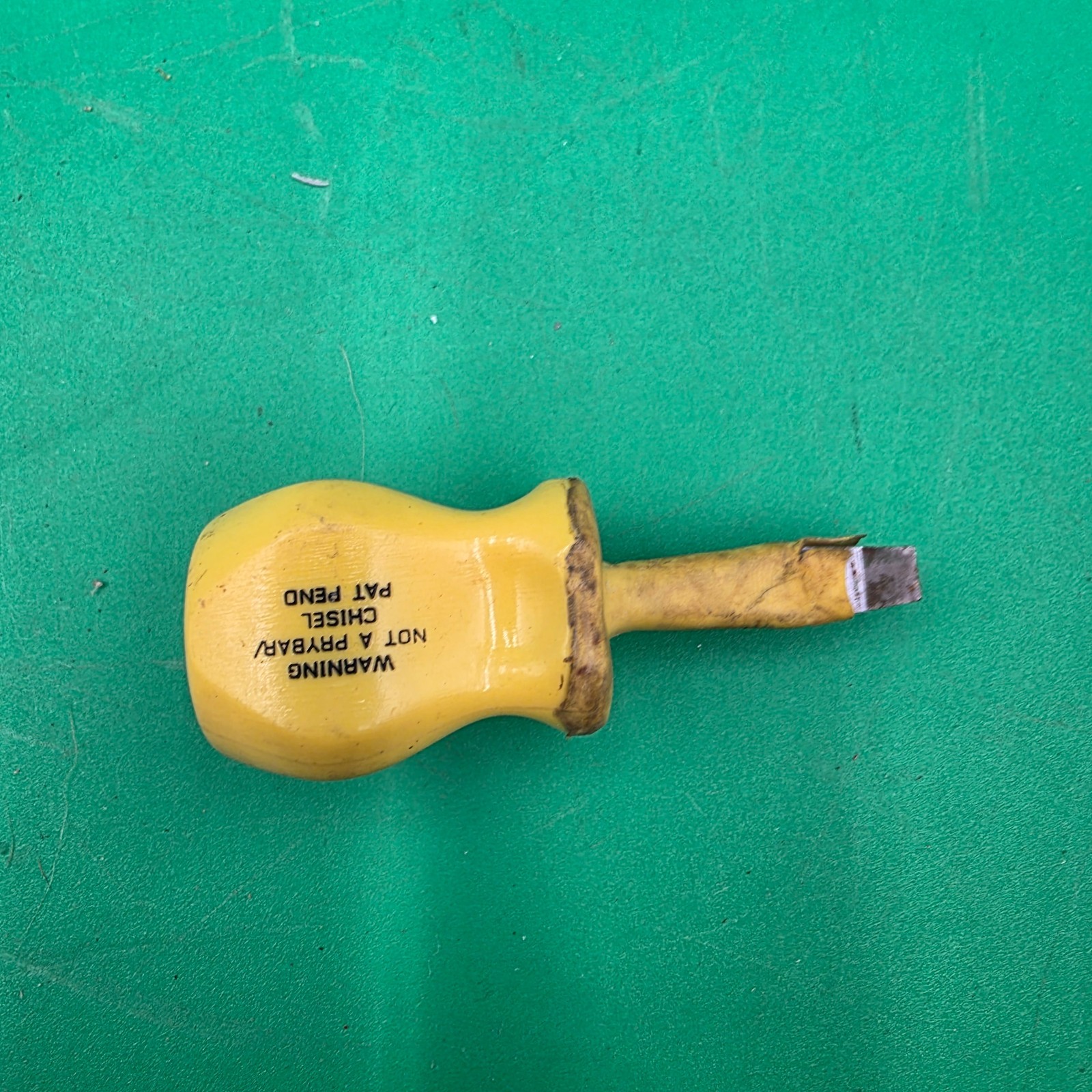 Vintage USED Snap-On Yellow Stubby Flat Tipped Screwdriver SDD1 Slotted