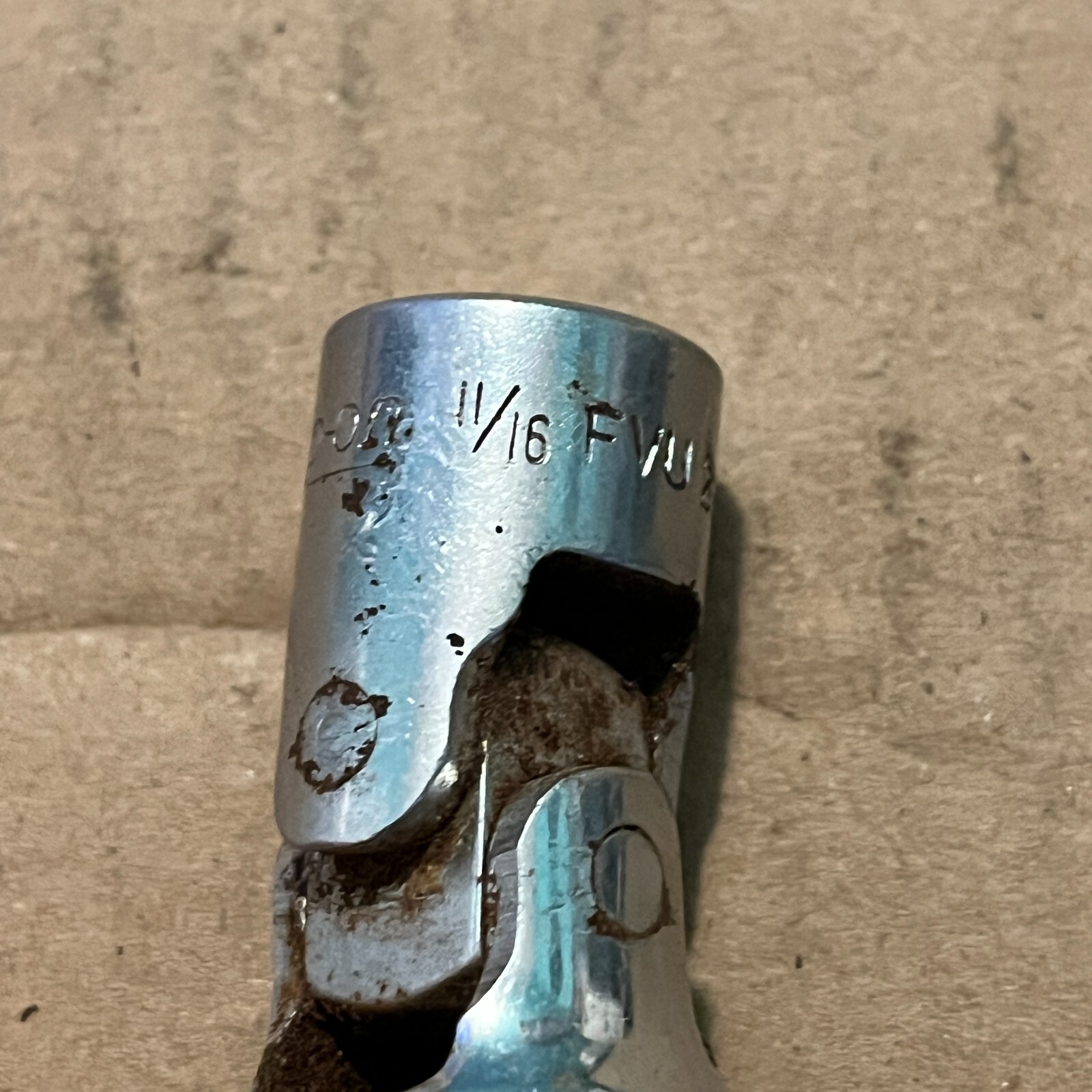 Snap On 3/8″ Drive 11/16″ 12PT Chrome Swivel Socket FVU22 – seized
