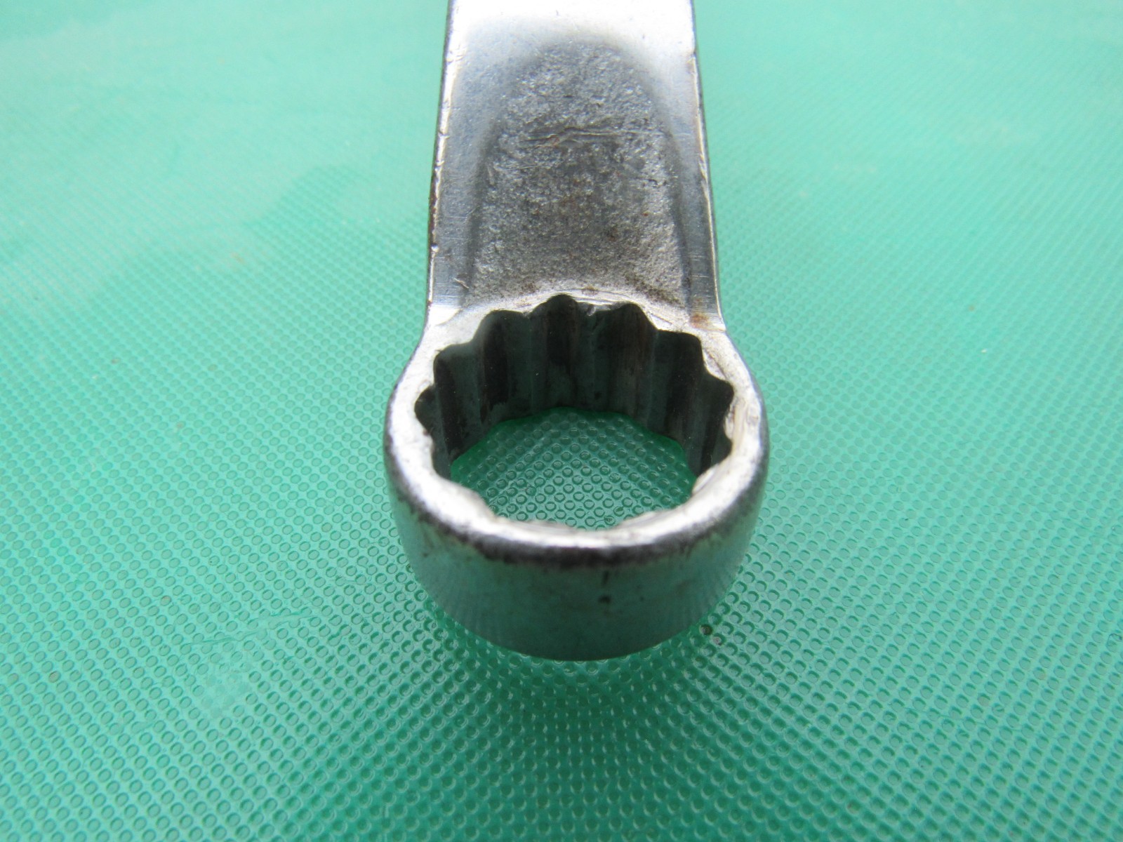 SNAP ON X02024 5/8″ X 3/4″ 12 POINT BOX END WRENCH 60° OFFSET UNDERLINE USED XO