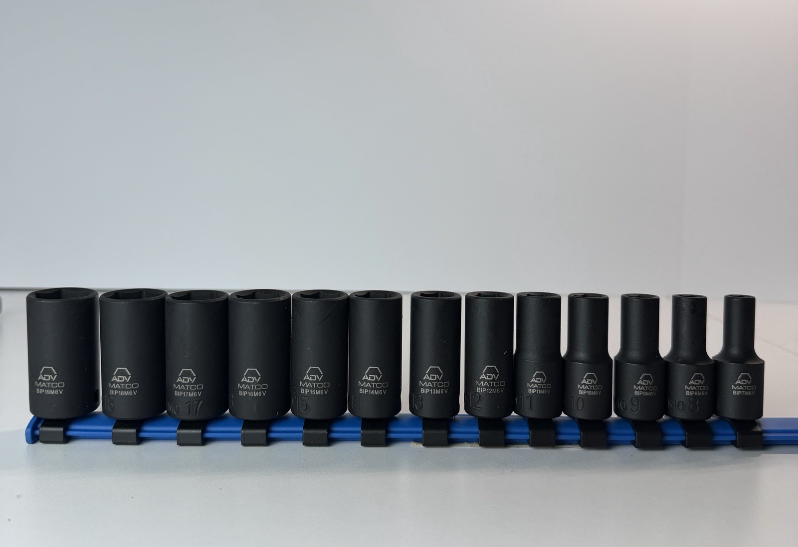 Matco Tools SBIPM136V 13 Piece 3/8″ Drive Metric 6 Point Mid Length Socket Set