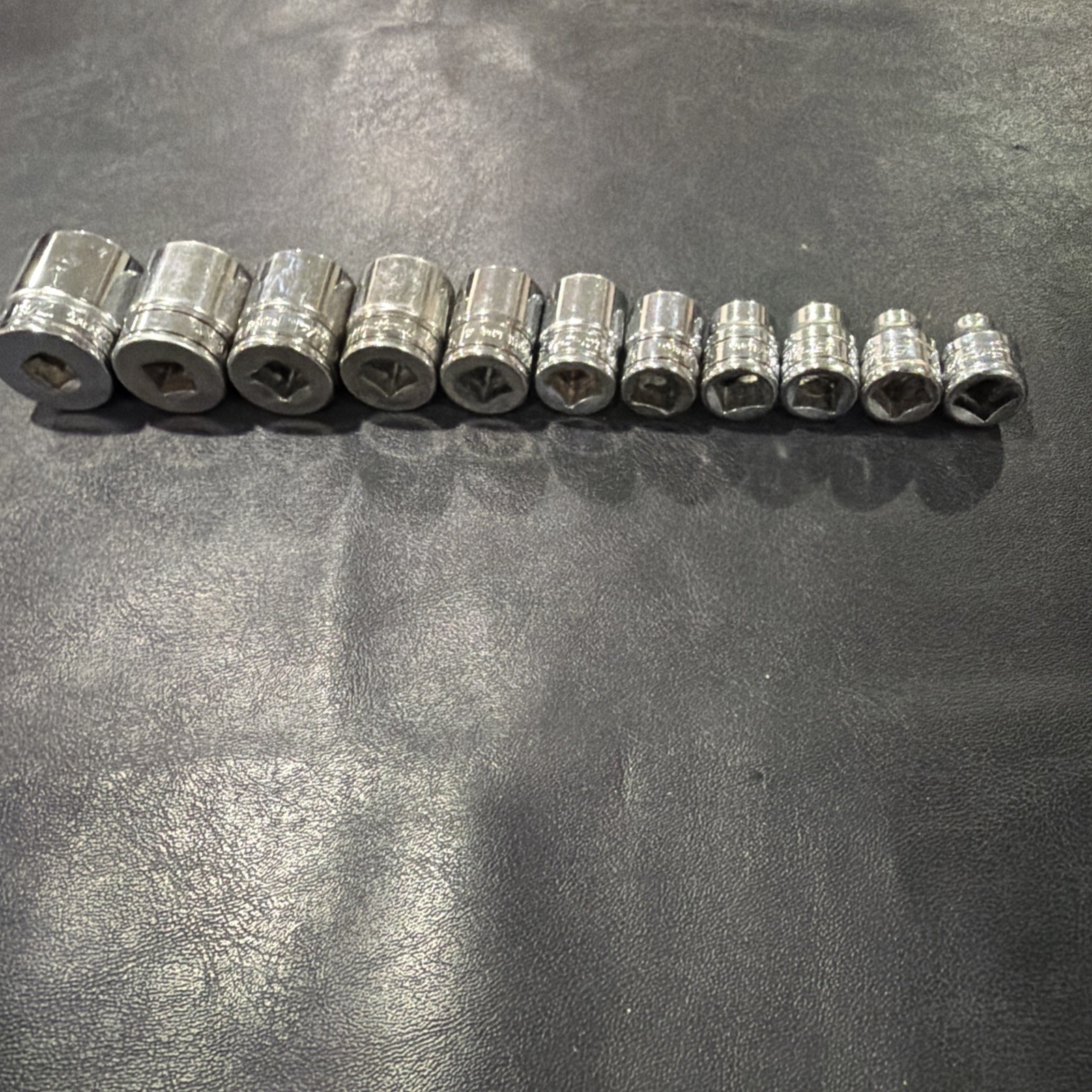 Snap On 211FSY – 3/8″ Drive 11 Pc SAE Shallow 6 Pt Chrome Socket 1/4” to 7/8”