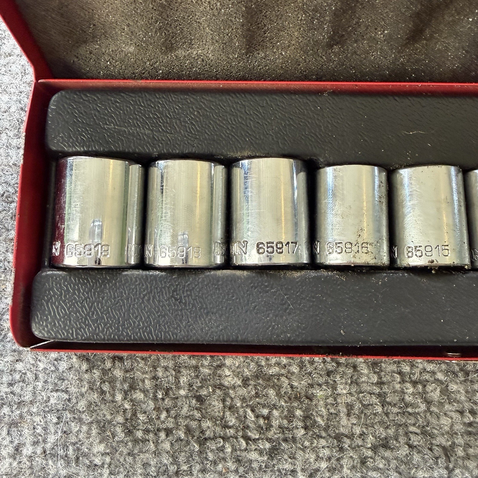 VTG Klein Tools 3/8 Drive Metric Socket Set 13-Piece 6-Point 7mm-19mm Metal Case