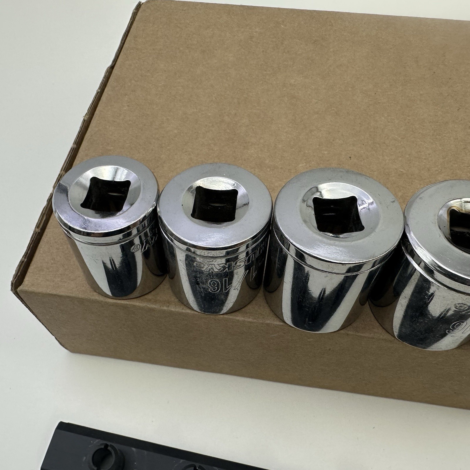 Husky 5 pc 1/2″ Drive 12 Point SAE Socket Set 1″, 1-1/16, 1-1/8, 1-3/16, 1-1/4