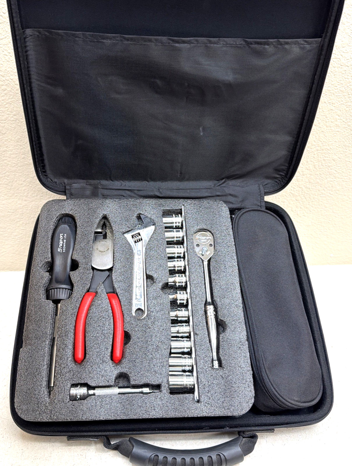 Snap On 21-piece tool Set 3/8″ With Storage Case