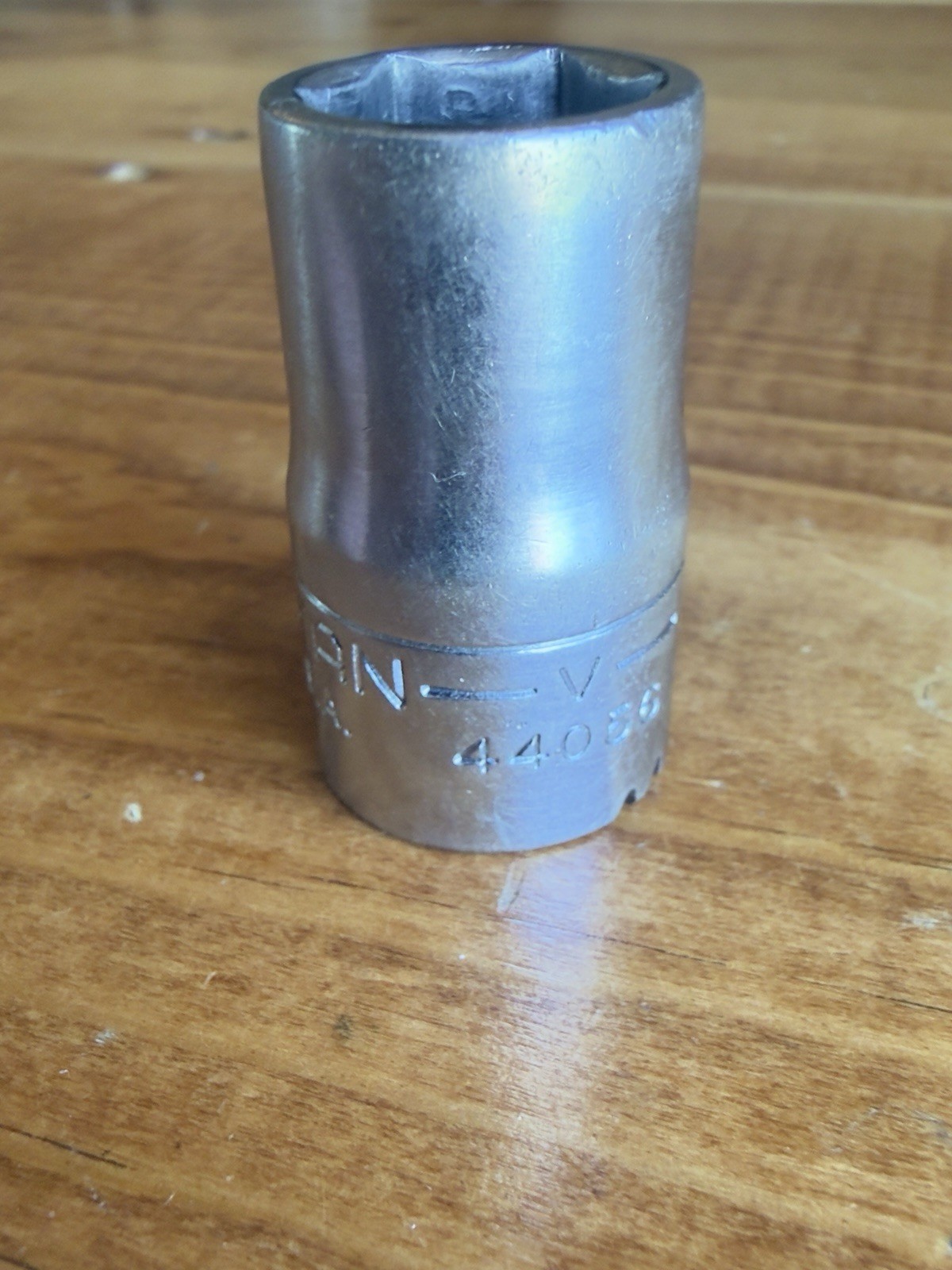 Craftsman -V- 44056 USA 9/16″ Socket 6 Point 1/2″ Drive 1.5” Length