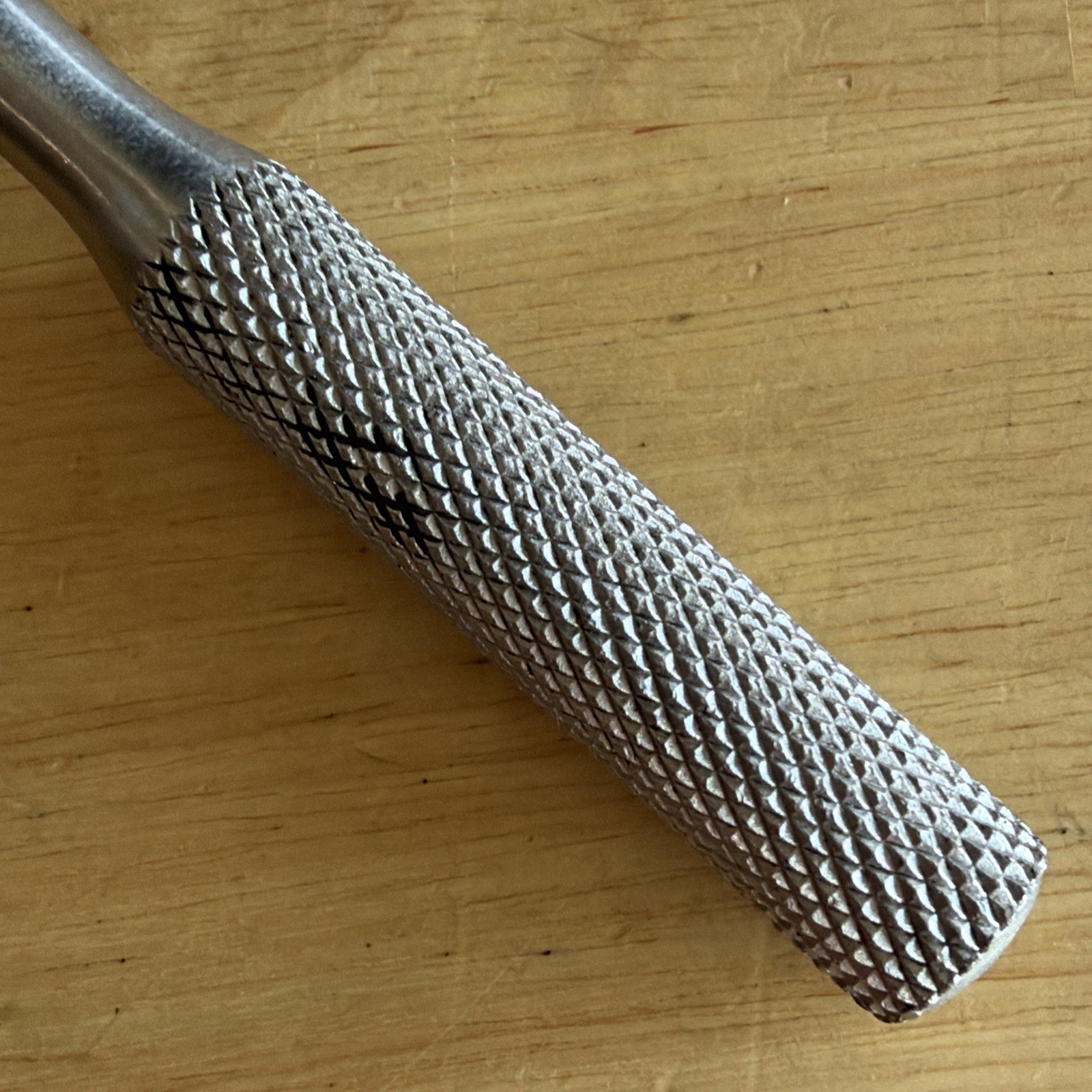 Action Tools 7-3/8″ Long Ratchet 3/8″ Drive Knurled Handl Round Head 77JA Vtg US