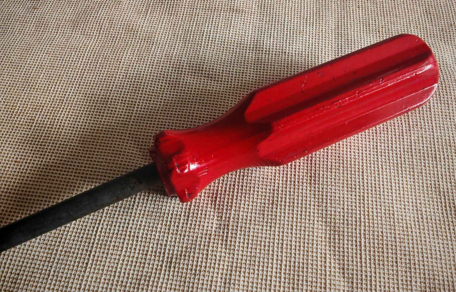 Vintage Red Handle Phillips Screwdriver – Classic Workshop Tool – 17cm
