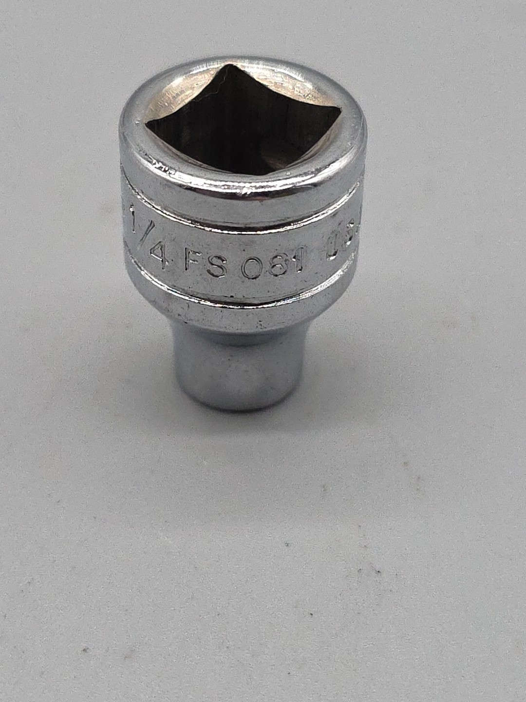 Snap On Tools 1/4″ Shallow Socket 3/8″ Drive 6 Point FS081 USA