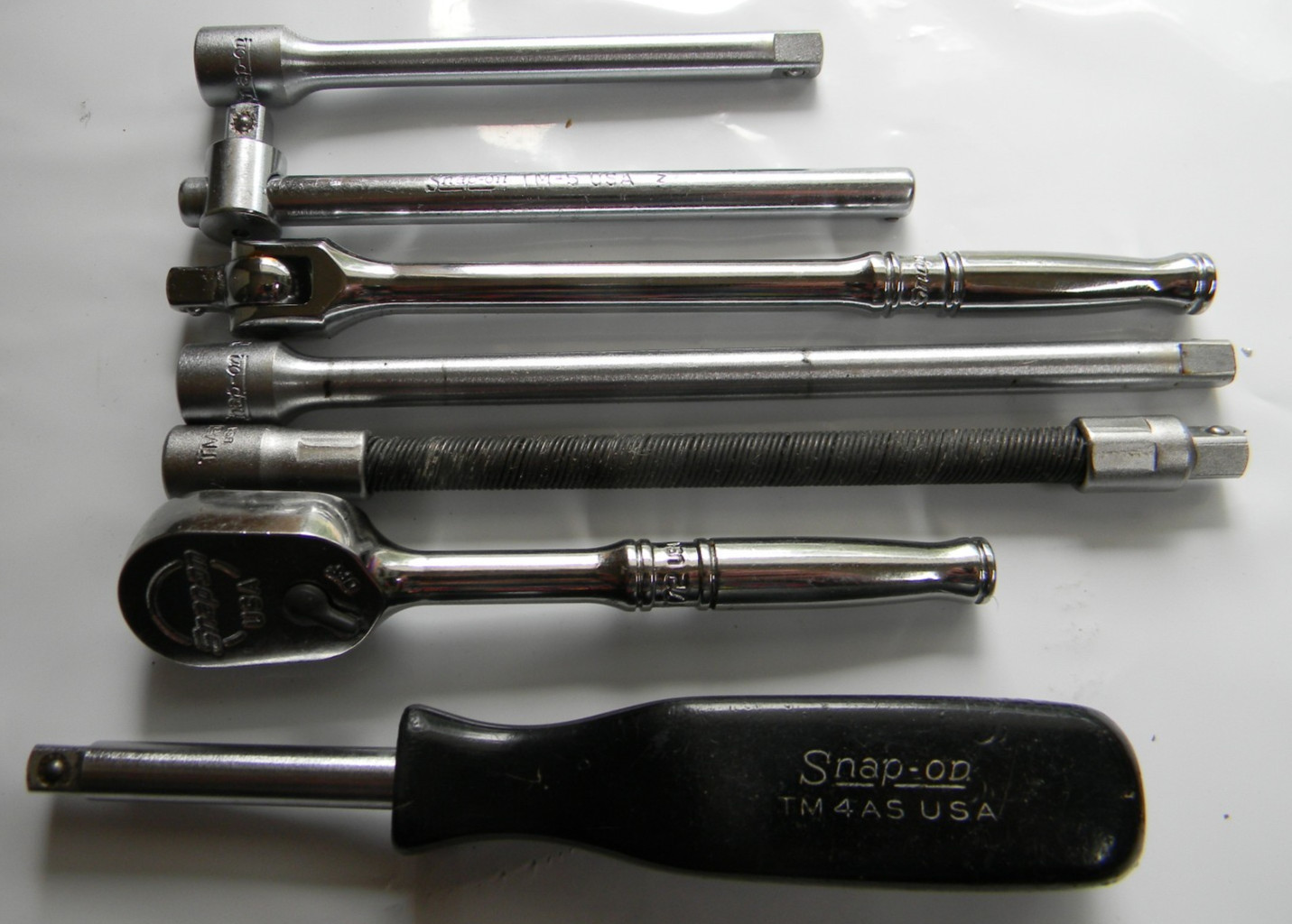 SNAP-ON 1/4″ DRIVE 33PC SAE 6/8PT GENERAL SERVICE SET IN RED METAL STORAGE BOX