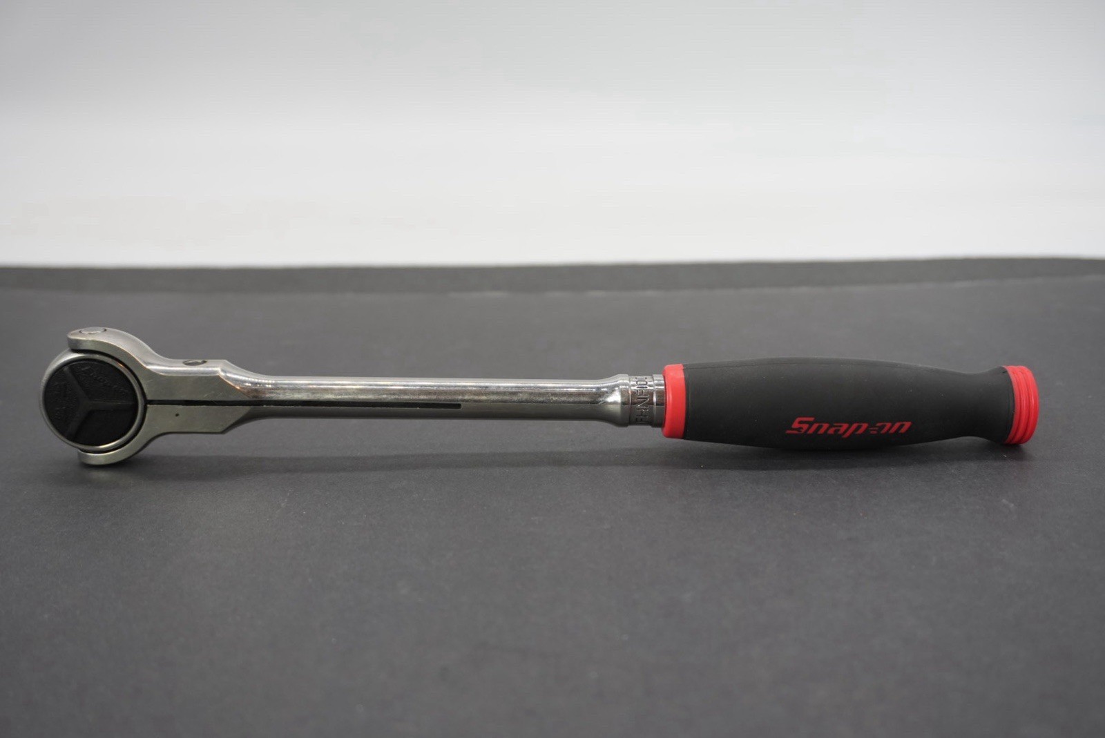 Snap On Ratchet 3/8” Drive Round Head Swivel Soft Grip Handle ( Red ) FHNF100