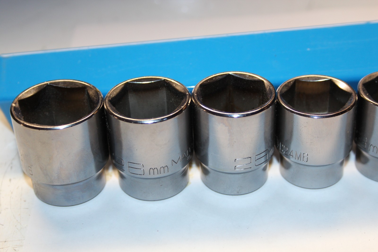 MATCO TOOLS 18 PIECE 1/2″ DRIVE METRIC 6 POINT CHROME SOCKET SET SCM186T USA