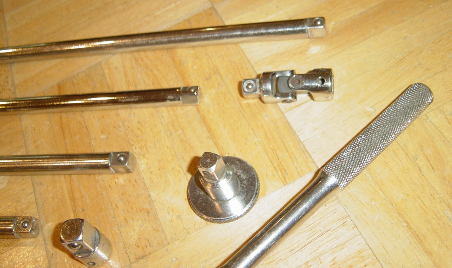 MAC TOOLS 9 PIECE 3/8 DRIVE RATCHET 5 EXTENSIONS, UNIVERSAL AND 2 OTHERS