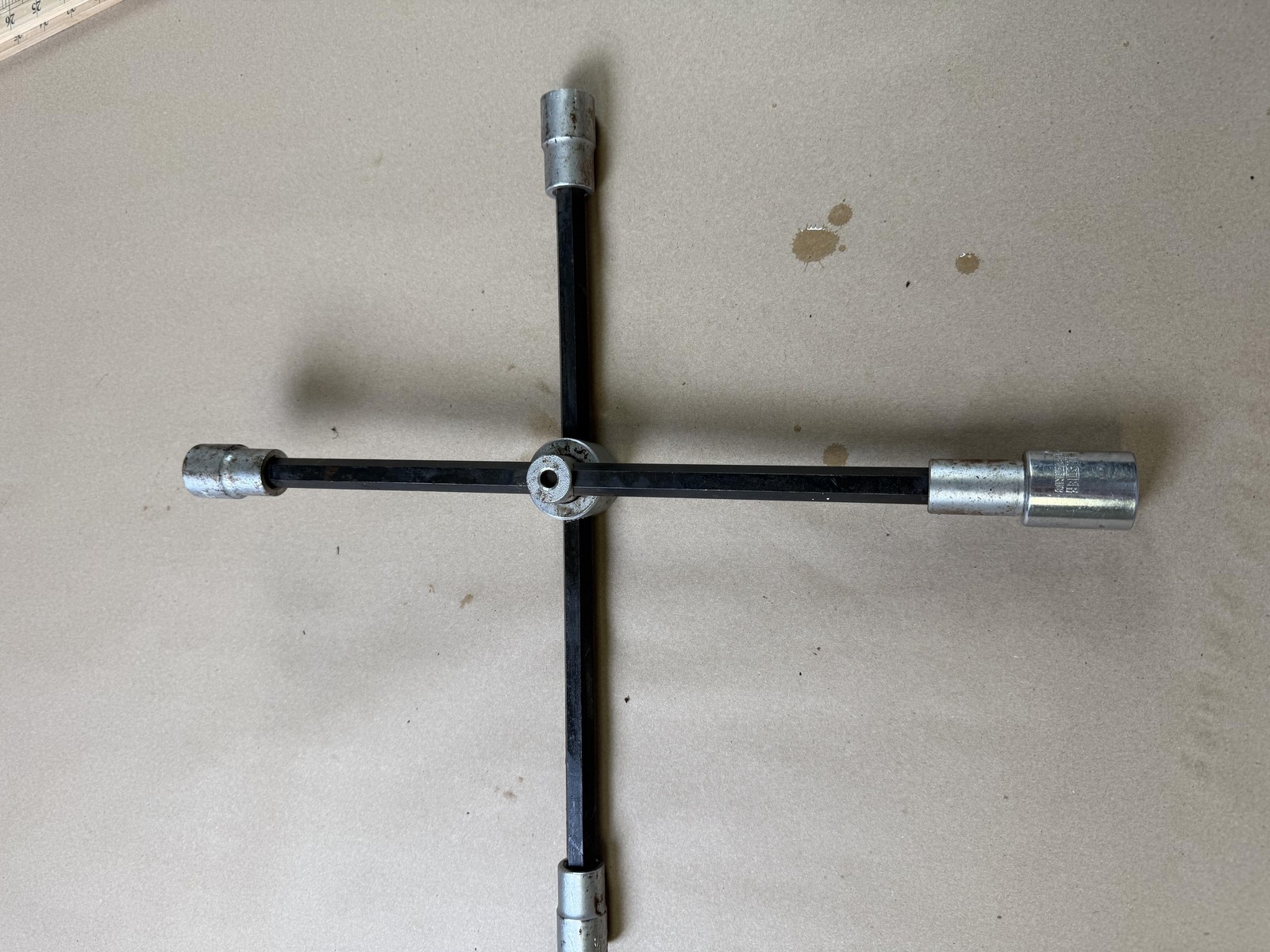 SMART Lug Wrench 4 Way Folding 9/16 3/4 13/16 SAE Black Silver Auto Wheel Tool