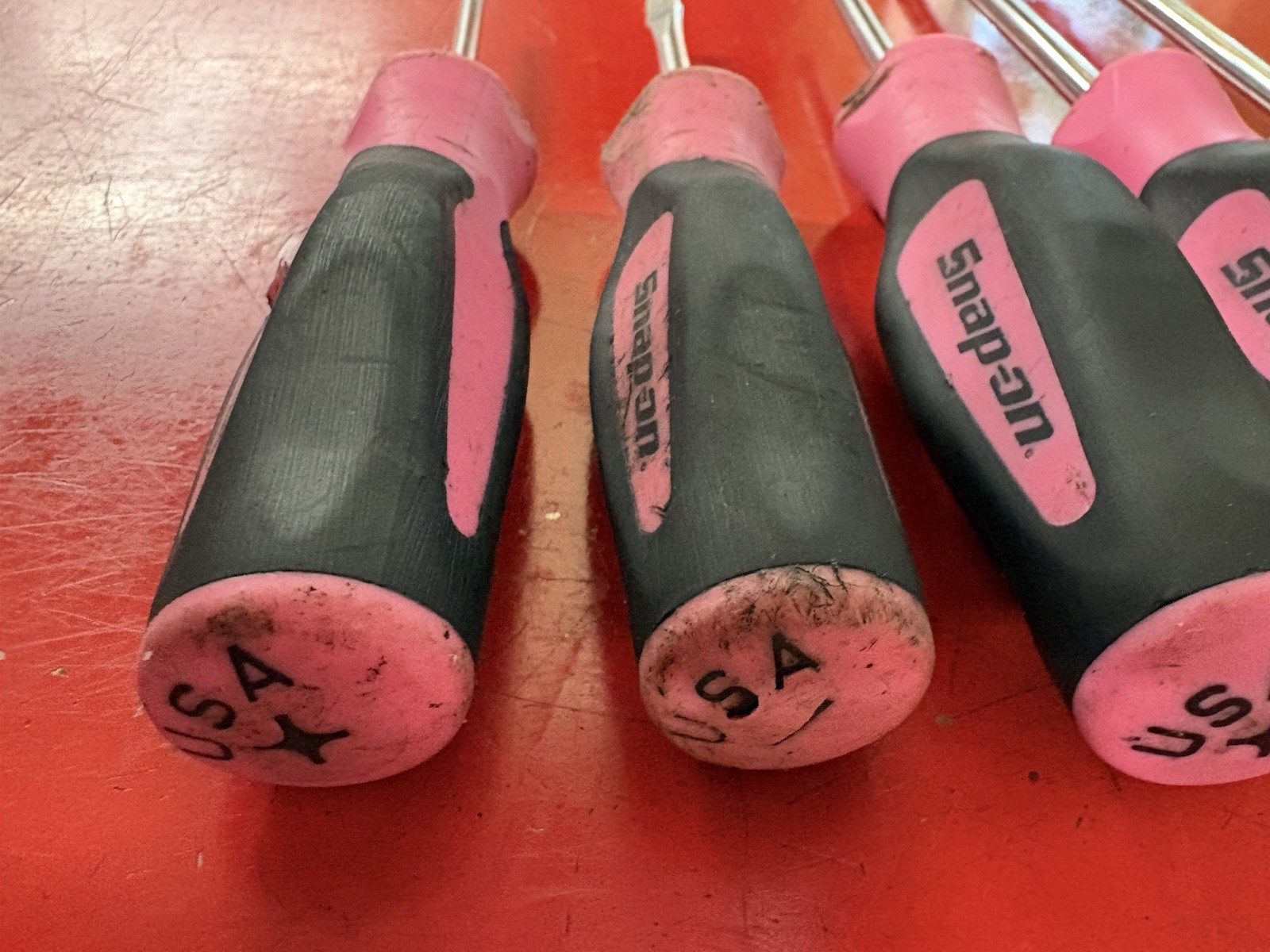 SNAP ON TOOLS USA 5Pc PINK Soft Grip Combination Screwdriver Set SGDX