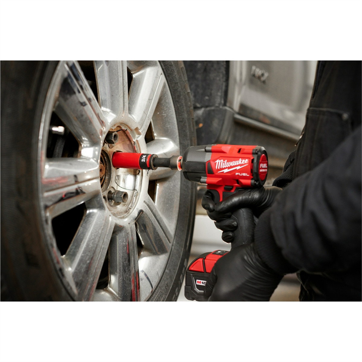 Milwaukee Tool SHOCKWAVE Impact Duty 1/2 Drive 13/16″ SAE Lug Nut Wheel Socket