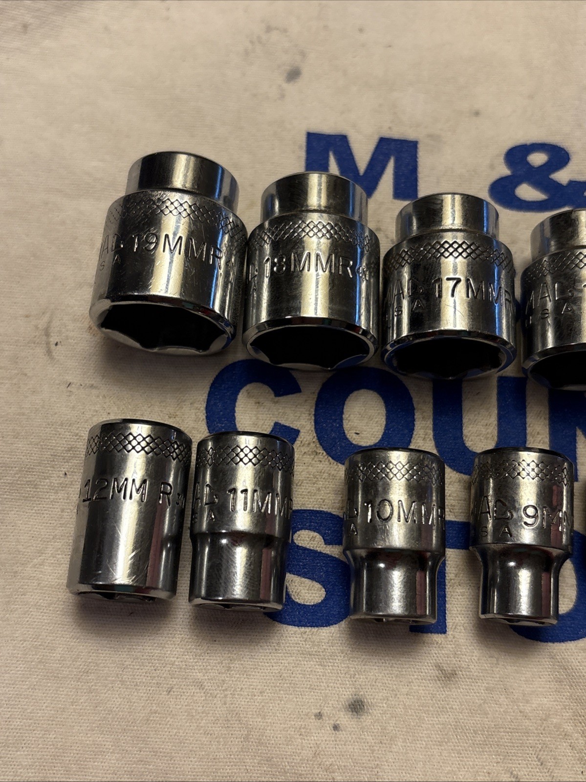 Mac Tools USA 3/8″ Drive 6pt 14pc Metric Chrome Socket Set 6mm-19mm SXM146TR