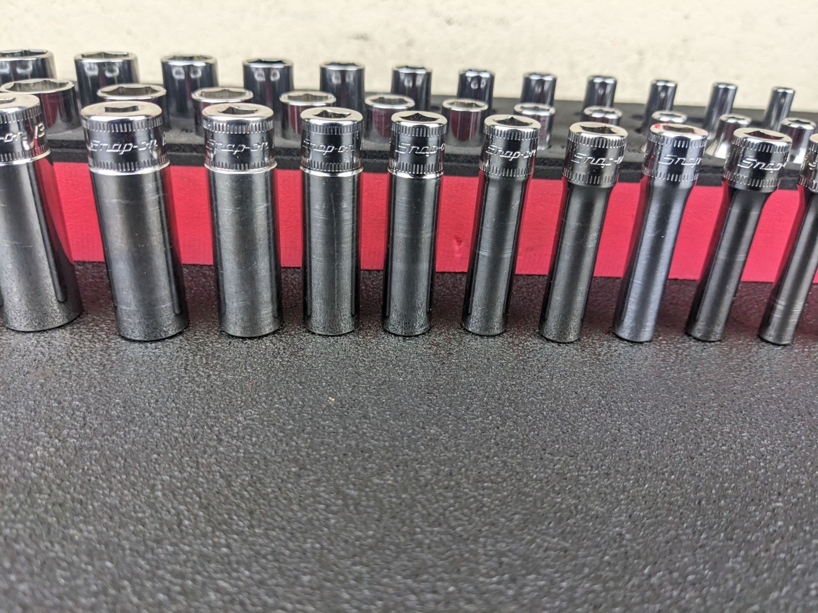 #bo705 Snap-On Tools 142STMMSYFR1 42pc 1/4″ Drive 6-Point Metric Foam Socket Set