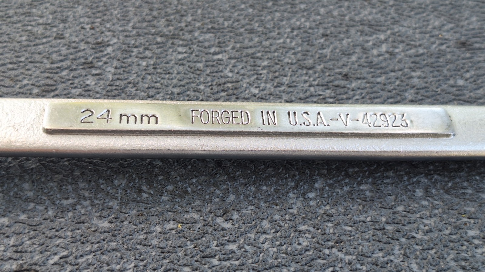 Craftsman USA 42933 -V- 27mm & 42923 -V- 24mm 12 Point Combination Wrench Set