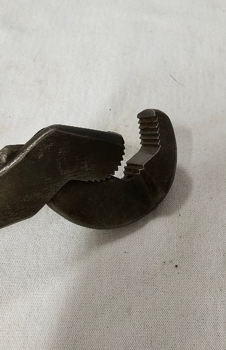 🇺🇸Vintage Heller Bros. 8” MASTERENCH Horse Logo Self Adjusting Spring Wrench