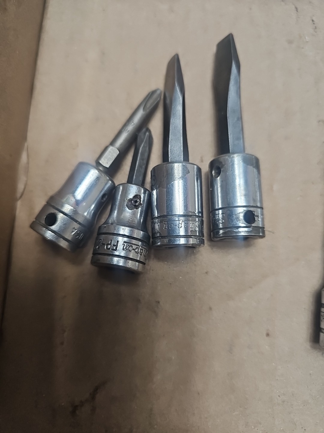 P43- 40 pieces of SNAP ON TOOLS – Sockets, Adapters, Etc 1/4 & 3/8″ Dr