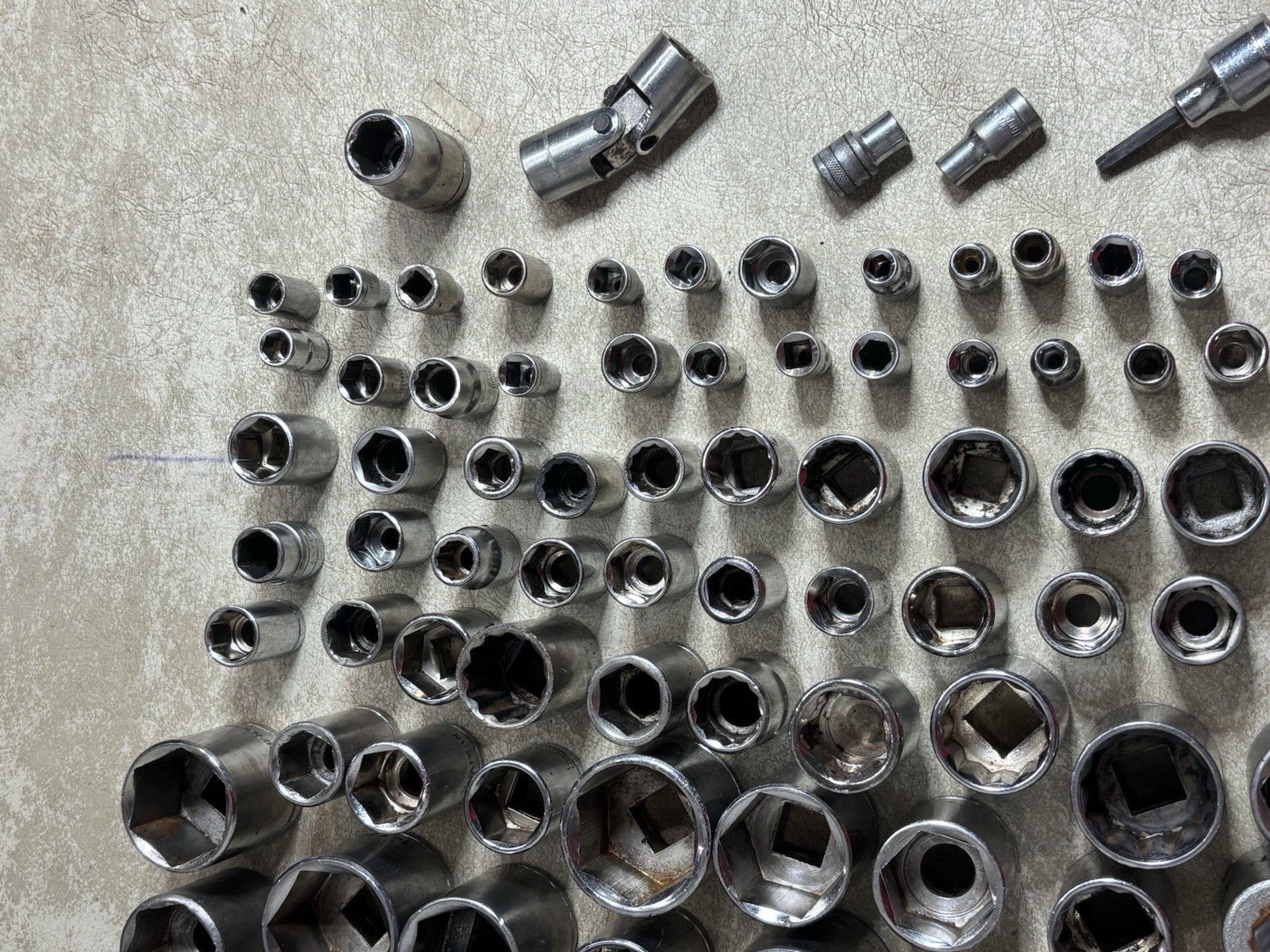 111 Lot Used Sockets Different SAE & Metric &condition 15lbs