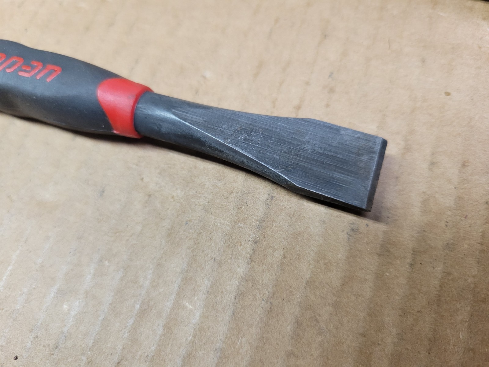 Snap On 5/8″ Flat Chisel With Red / Black Comfort Handle Grip No PCSG820