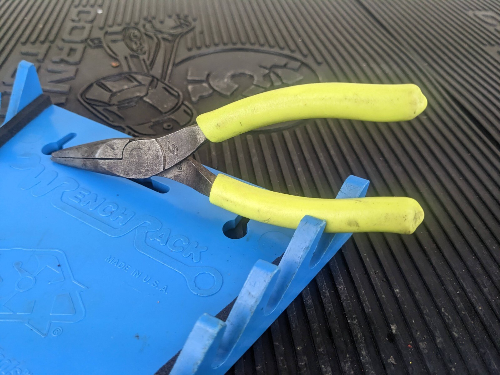 #az165 Snap-on Tools USA HI-VIZ 6″ Soft Grip Needle Nose Pliers 95ACFHV