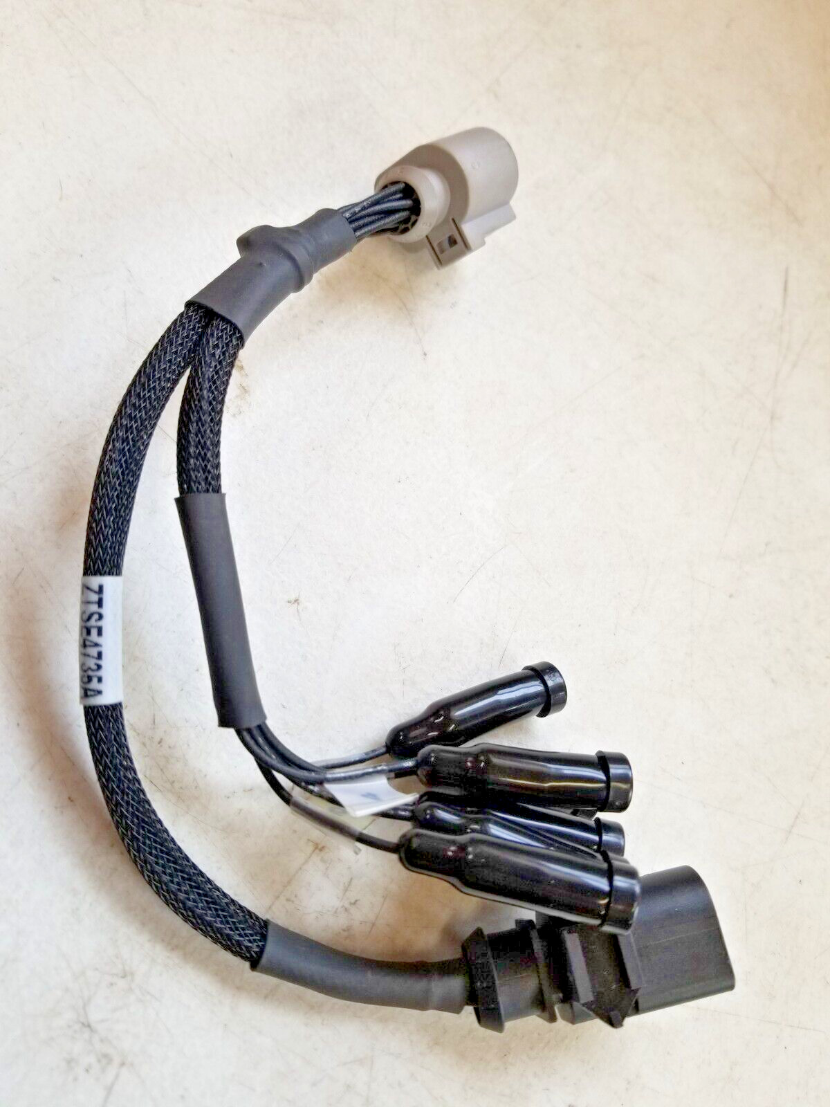 * Navistar ZTSE4735A Exhaust Lambda Sensor & V8 EGR Breakout Harness