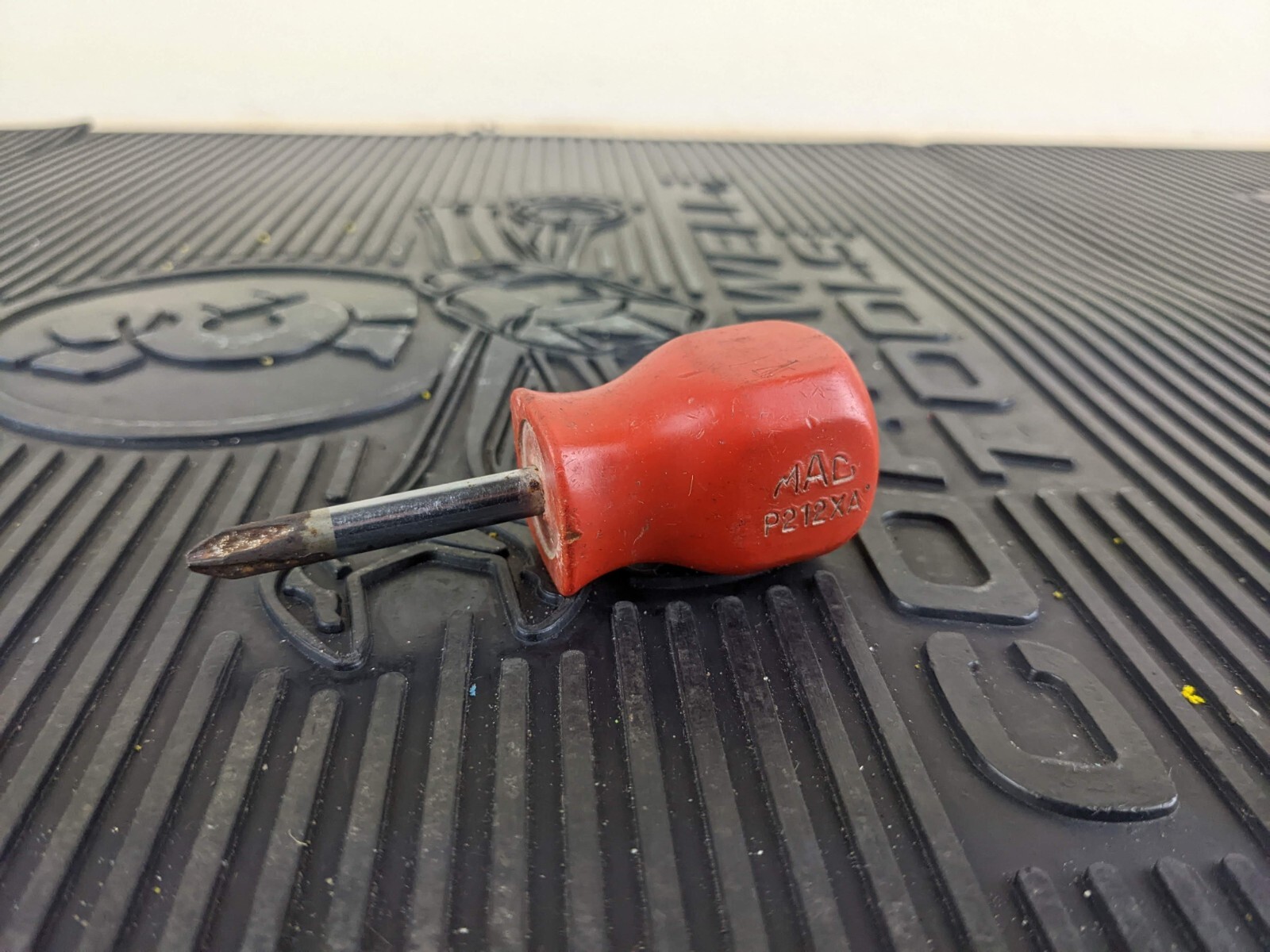 #av310 MAC Tools USA Model P212XA #2 Philips Stubby Red Hard Handle Screwdriver