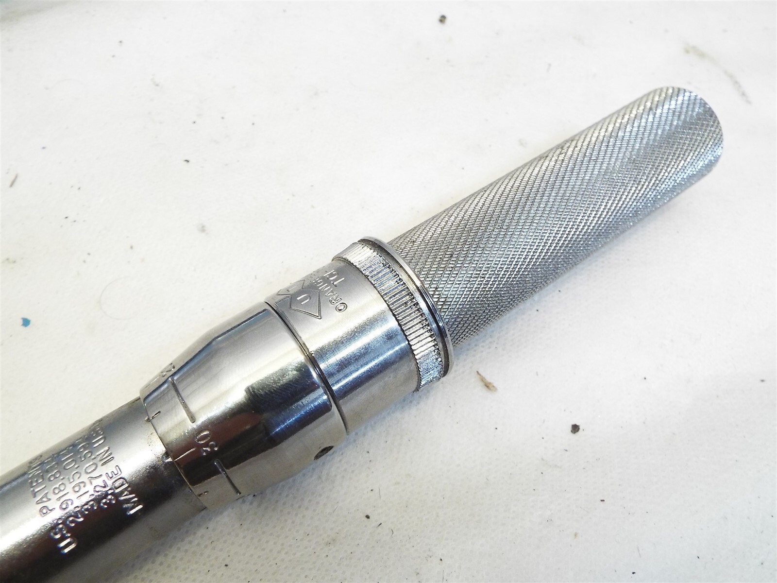 Utica Bonney 3/8″ Click Torque Wrench Fixed Head 100-750 Inch Pounds TCI-750