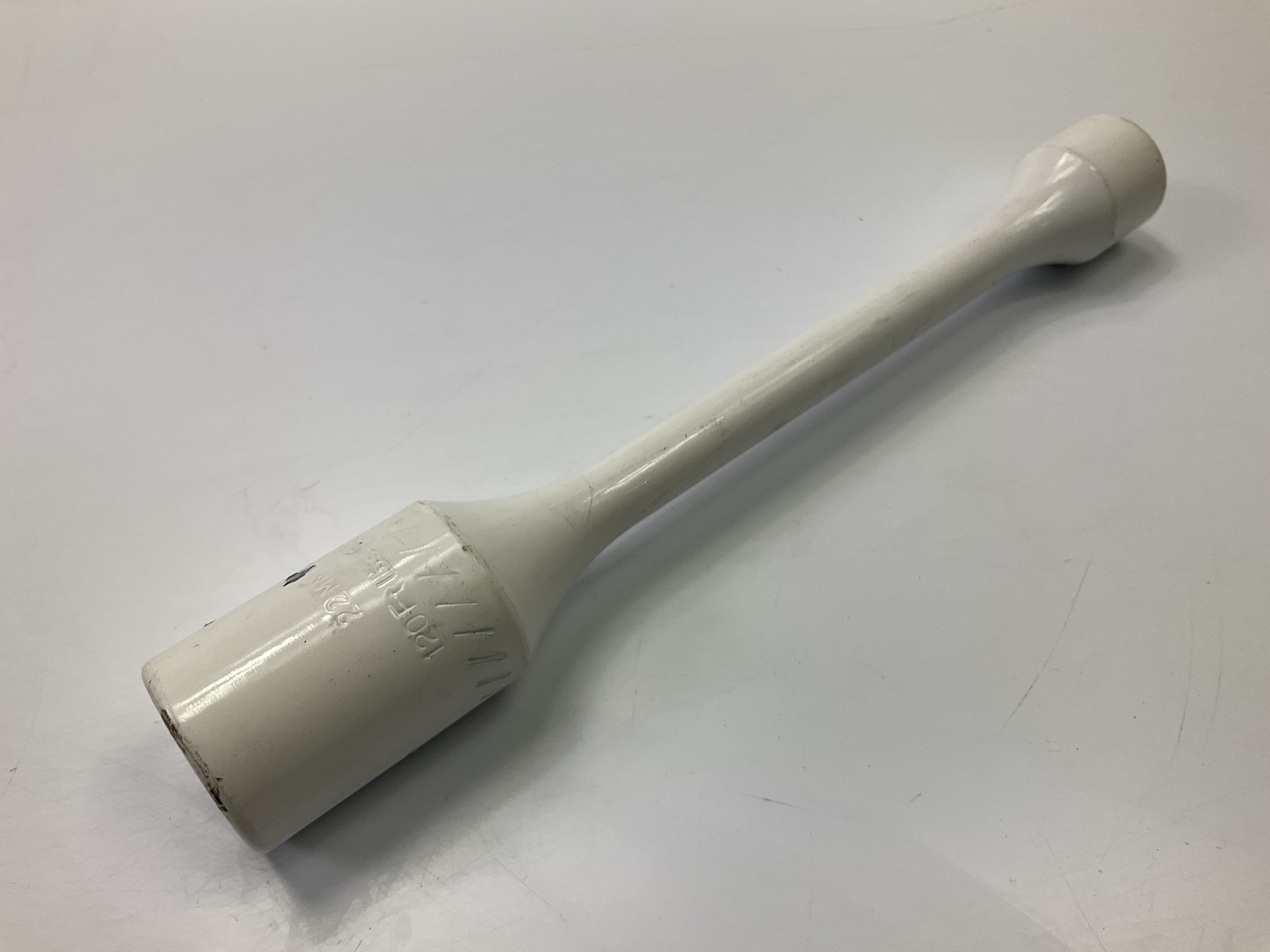 Accutorq 10-0339 1/2″ Drive 22mm 154 Ft/Lbs Aqua Torque Lug Nut Stick Bar WHITE