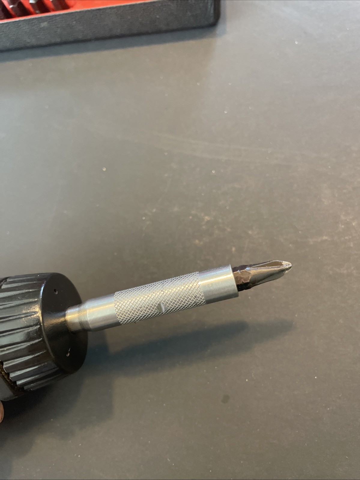 Snap-On SSDMR1 Ratcheting Magnetic Stubby Black Screwdriver With 13 Bits