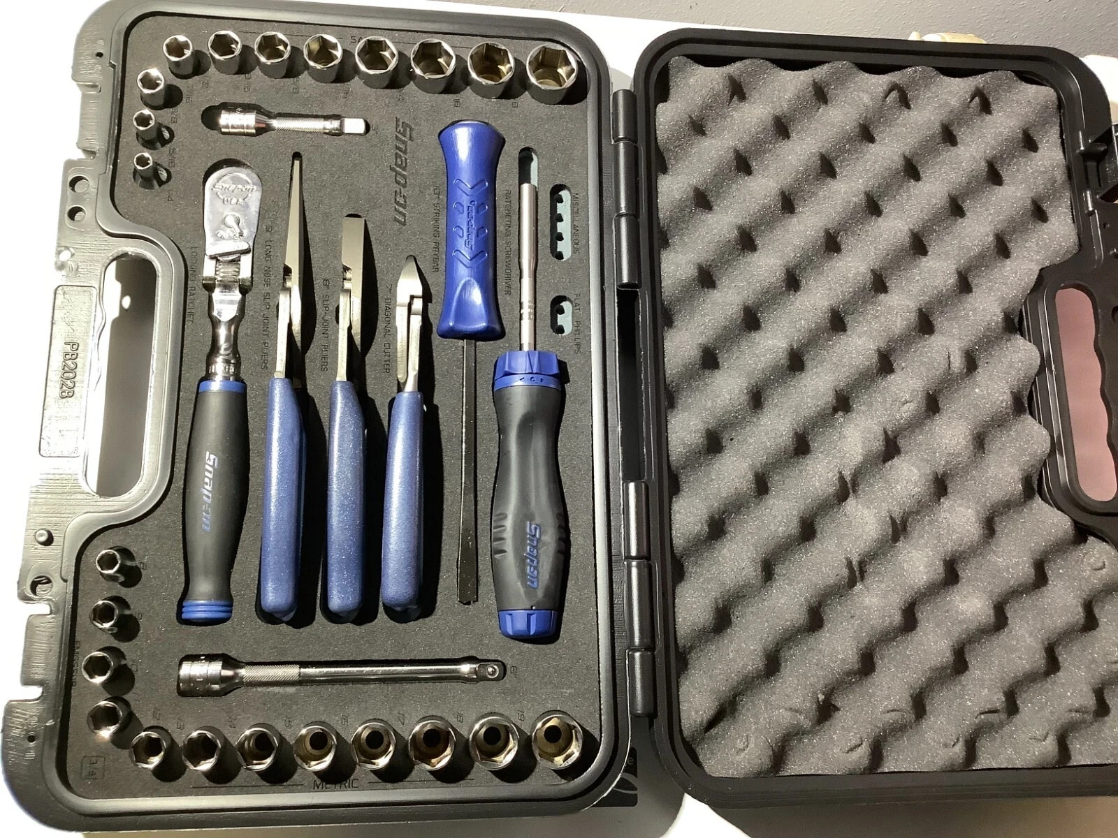 Snap-on POWER BLUE 3/8″ dr 33pc METRIC & SAE General Service Foam Set 233FSMBFMB