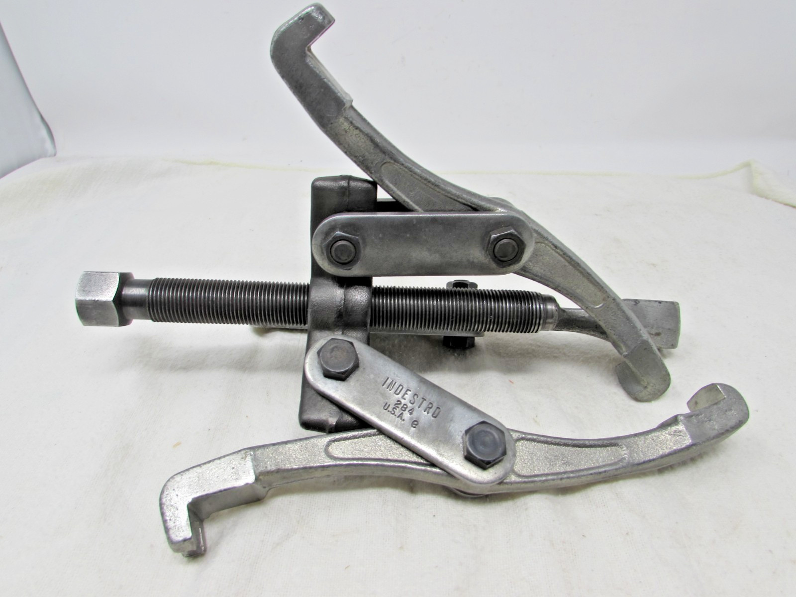 Made in USA Indestro 284 Three Jaw Reversable Puller 8″ Legs Original Bolts Nuts