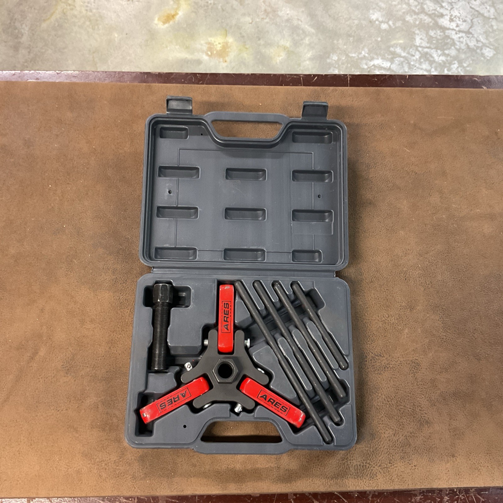 ARES 71002 – Harmonic Balancer Puller Set – Storage Case Included