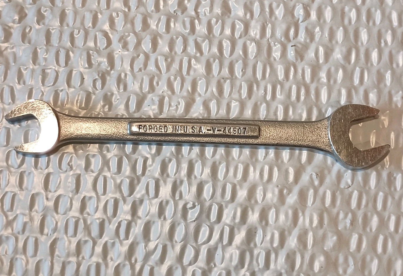 CRAFTSMAN TOOLS USA V44507, 13MM x 15MM DBL. OPEN – END WRENCH, 7″ LONG.