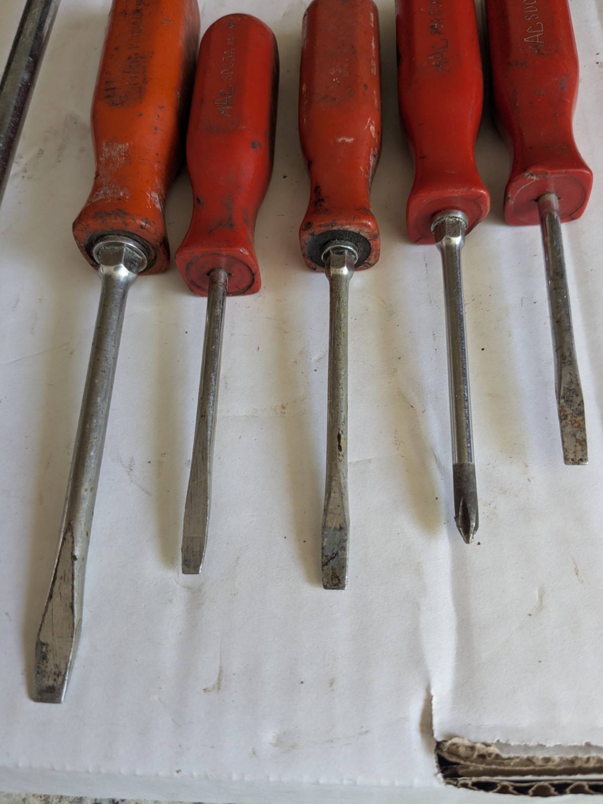 Mixed Lot 7 Pcs Vtg Mac Tools Hard Red Handle Screwdrivers 14″ 12″ 8″ 6″