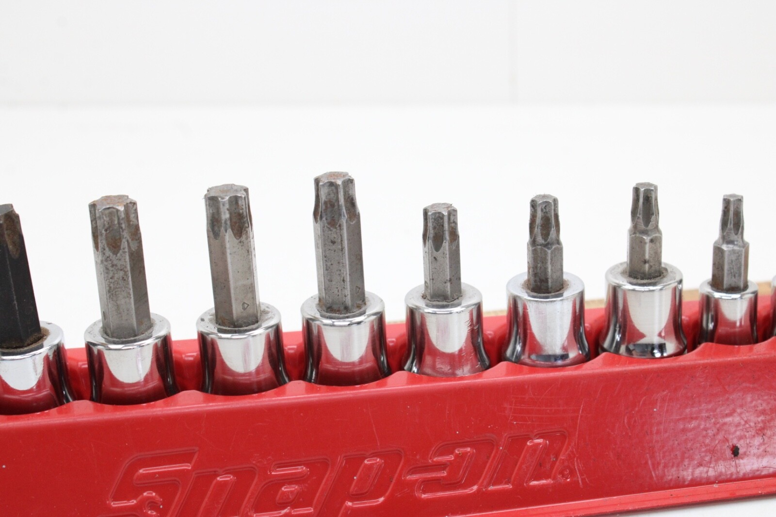 Snap On 212EFTXY T8-T55 12 Piece 1/4″/3/8″ Drive TORX Bit Standard Socket Set