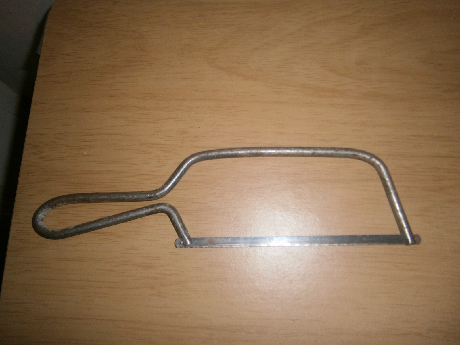 Vintage silver tone small hacksaw. (E6d)