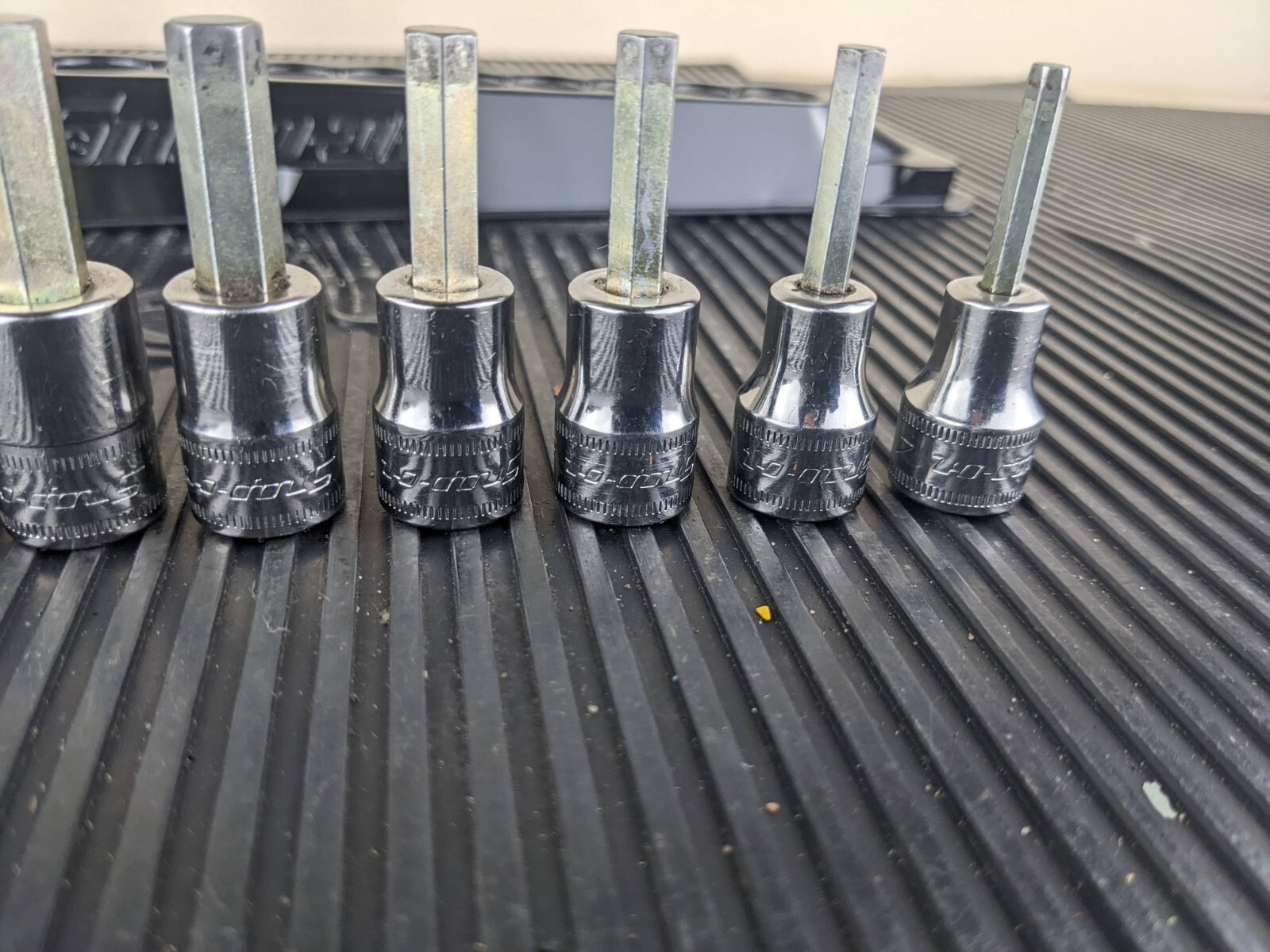 #aq913 Snap-On 10-Piece 3/8″ Metric Hex Bit Socket Set Fam series 4mm-14mm
