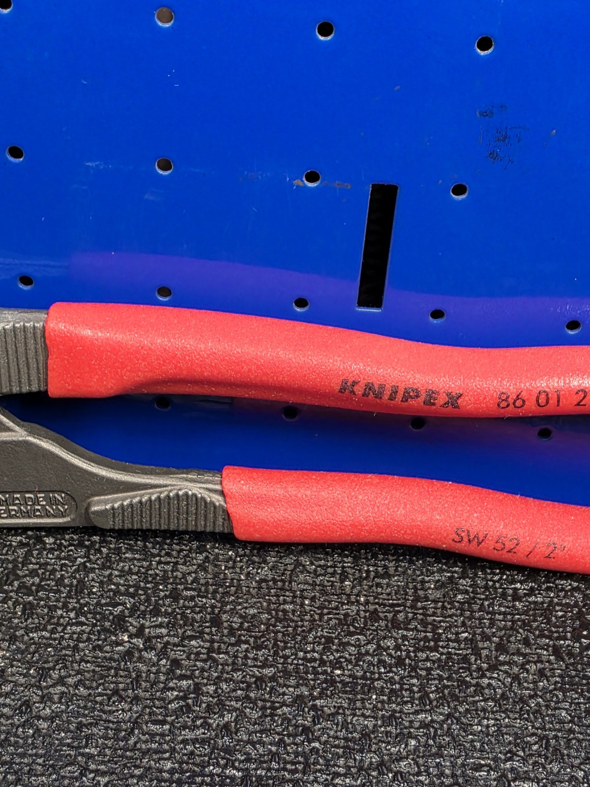 Knipex 86 01 250 Red 10″ Adjustable Pliers Wrench 2″ Jaw Opening No Pinch Handle