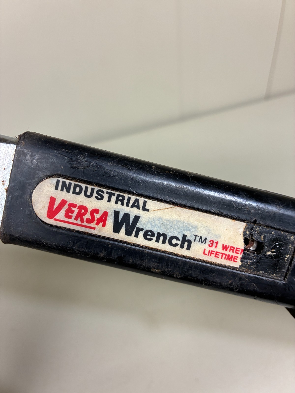 Industrial Versa Wrench 31 Wrenches in 1 Self Adjusting 15-41mm / 5/8″- 1-5/8″