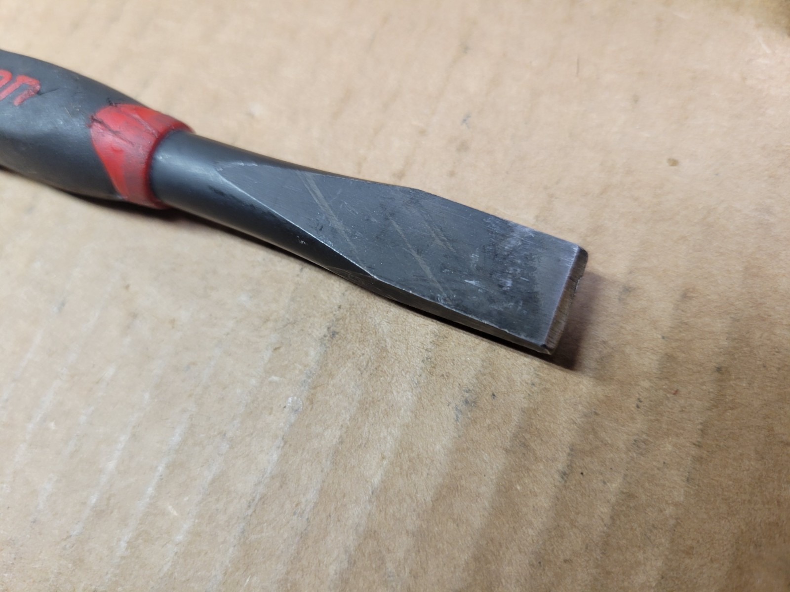 Snap On 1/2″ Flat Chisel With Red / Black Comfort Handle Grip No PCSG816