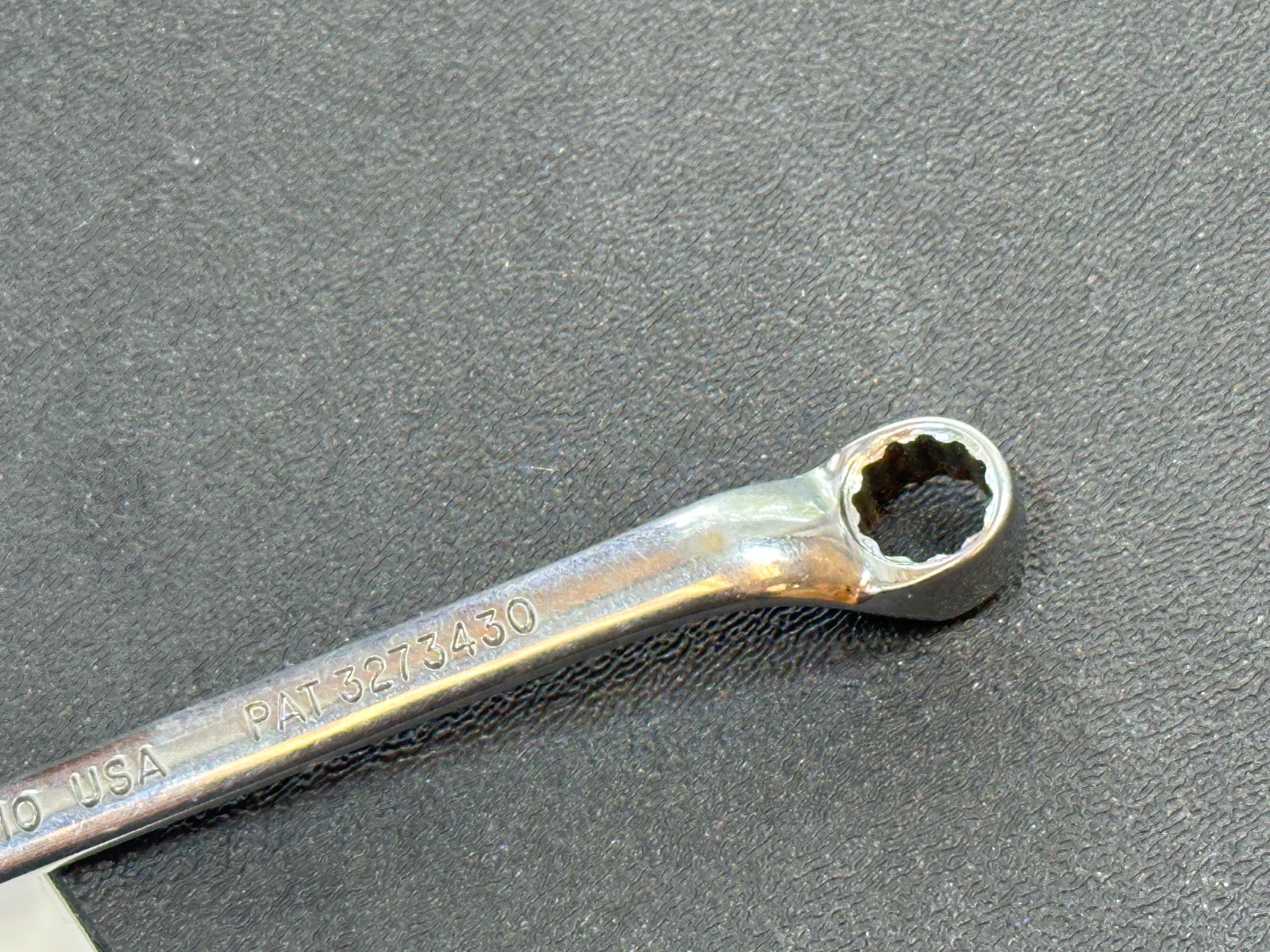 Snap-on Tools USA XS810 SAE 1/4 x 5/16″ Offset Short Box End Wrench, 12 Point
