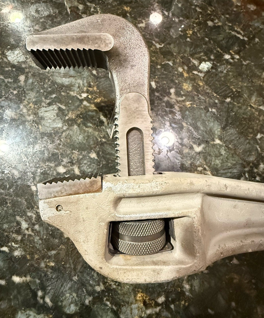 WESTWARD 1XJZ9 24” Aluminum Heavy Duty Pipe Wrench I Beam 3” Serrated Jaw Offset